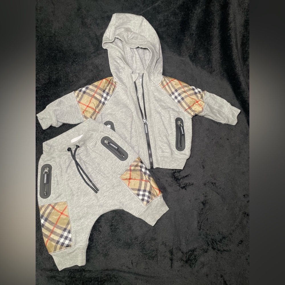 Infant Burberry Sweat Suit | 6 Months | GREAT CONDITION !!